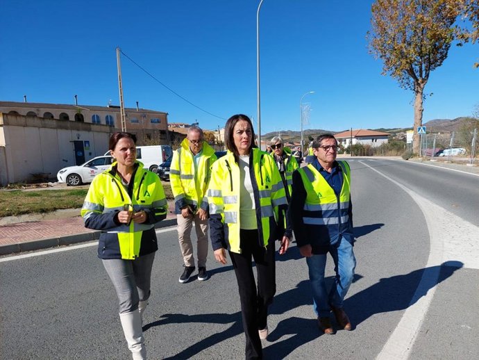 La delegada de la Junta en Almería, Arázazu Martín, visita obras de emergencia en Serón (Almería).