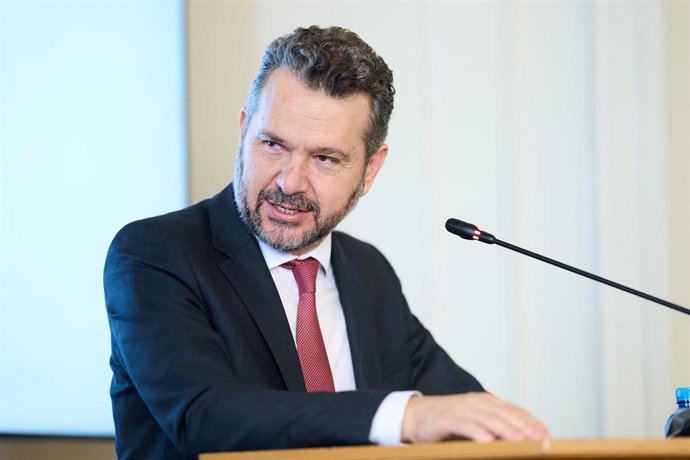 Archivo - El presidente de la Comisión Nacional del Mercado de Valores (CNMV), Rodrigo Buenaventura, a 23 de junio de 2023, en Santander, Cantabria (España).
