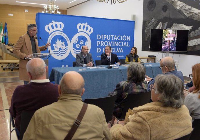 Presentación de 'La ruta de las palabras II. El alma oculta de Huelva' en la Diputación de Huelva.