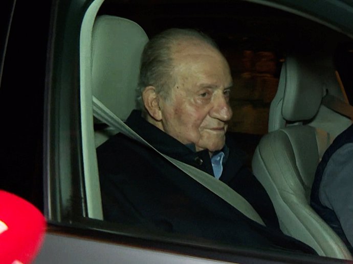 EL REY JUAN CARLOS ABANDONA LA CASA DE PEDRO CAMPOS