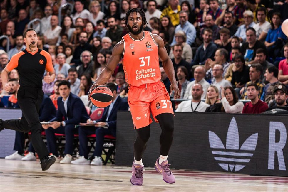 Semi Ojeleye, durante un partido con el Valencia Basket.