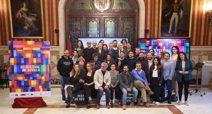 Foto de familia tras la presentación de la programación de la edición XX del Festival de Cine de Sevilla.