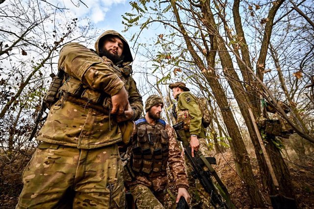 Militares de una unidad de operaciones antiaéreas en el seno del Ejército de Ucrania en los alrededores de Robotino, en la provincia de Zaporiyia