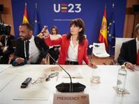 La ministra de Igualdad dice que España está a la "vanguardia" en feminismo y aboga por avanzar hacia "violencia cero"