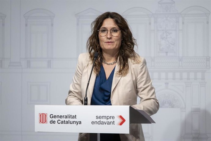 Archivo - La consellera de la Presidencia de la Generalitat, Laura Vilagr comparece ante los medios tras una reunión del alcalde de Lleida, Félix Larrosa con el presidente de la Generalitat, Pere Aragons, en el Palau de la Generalitat