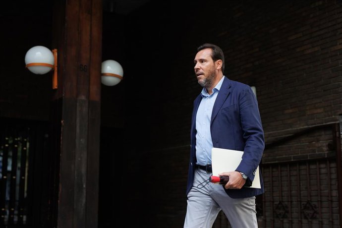 Archivo - El diputado del PSOE y secretario general del PSOE de Valladolid, Óscar Puente, a su llegada a la reunión de la Comisión negociadora del PSOE, en la sede de Ferraz, a 17 de octubre de 2023, en Madrid (España)