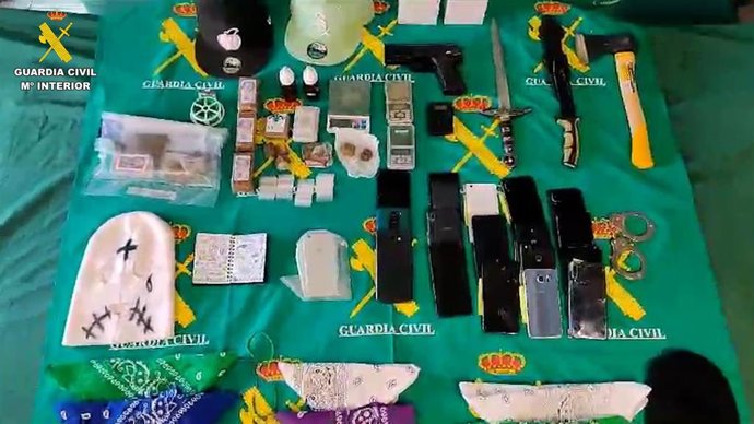 Material incautado en un operativo contra miembros de los Trinitarios