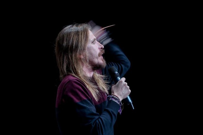 El portavoz de Podemos, Pablo Fernández, interviene durante una Conferencia Política del partido, en el Círculo de Bellas Artes, a 4 de noviembre de 2023, en Madrid (España). 