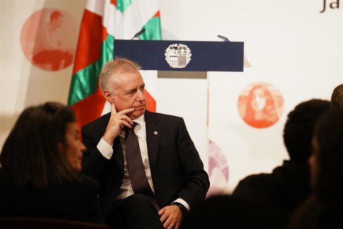 El Lehendakari Iñigo Urkullu, asiste al acto institucional del Día de la Memoria, en el Palacio Euskalduna, a 10 de noviembre de 2023, en Bilbao, Vizcaya, País Vasco (España). El acto se ha desarrollado bajo el título Un futuro con memoria. ¡Queremos s