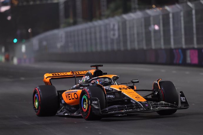 Oscar Piastri al volante del McLaren durante el Gran Premio de Las Vegas