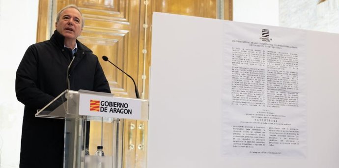 El presidente del Gobierno de Aragón, Jorge Azcón, durante el acto institucional con motivo del Día Internacional de Eliminación de la Violencia contra la Mujer.
