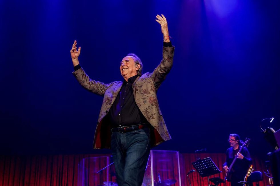 Archivo - El cantautor Joan Manuel Serrat actúa en su último concierto en el WiZink Center