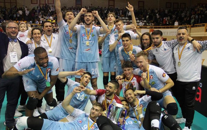 Archivo - El Río Duero Soria tras conquistar la Copa del Rey de voleibol en 2023