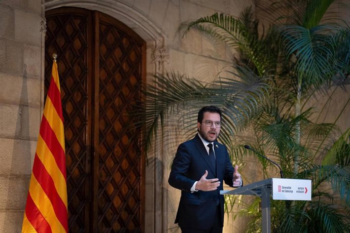 Archivo - El presidente de la Generalitat, Pere Aragons, ofrece una rueda de prensa tras una recepción, en el Patio de Cuarrajes del Palau de la Generalitat, a 24 de octubre de 2023, en Barcelona, Catalunya (España). Aragons ha recibido a los delegado