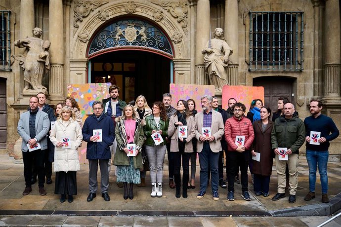 Concentración de la corporación municipal en la Plaza Consistorial.