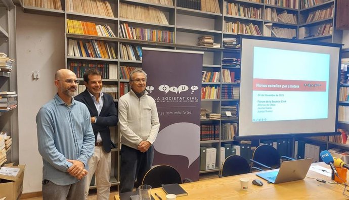 Representantes de Societat Civil Balear presentan un nuevo sistema de clasificación de estrellas para los hoteles.