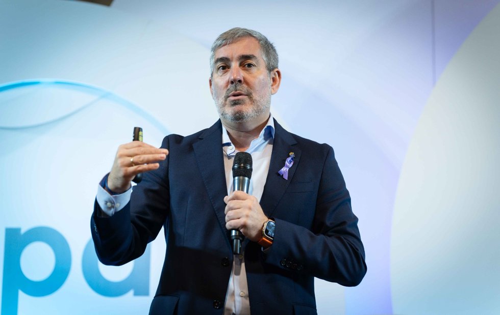Clavijo interviene en un desayuno-coloquio organizado por la APD