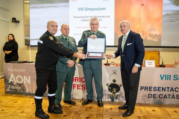 La Comandancia de la Guardia Civil  de Cáceres recibe una distinción
