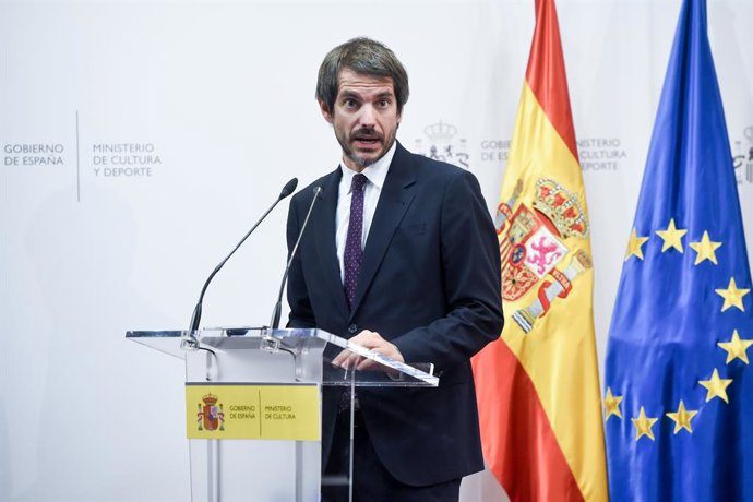 El ahora portavoz de Sumar, Ernest Urtasun y nuevo ministro de Cultura, interviene durante el acto de traspaso de su cartera en la sede del Ministerio de Cultura, a 21 de noviembre de 2023, en Madrid (España). En el segundo Gobierno de coalición del PSO