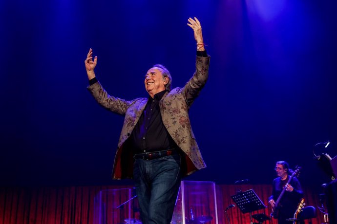 Archivo - El cantautor Joan Manuel Serrat actúa en el último concierto en el WiZink Center, a 14 de diciembre de 2022, en Madrid (España). Serrat celebra el último concierto de los tres que ha dado en Madrid, con todas las entradas vendidas, de su gira 