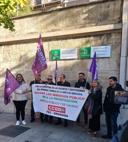 Concentración contra el cierre de la Residencia de Tiempo Libre de Pradollano.