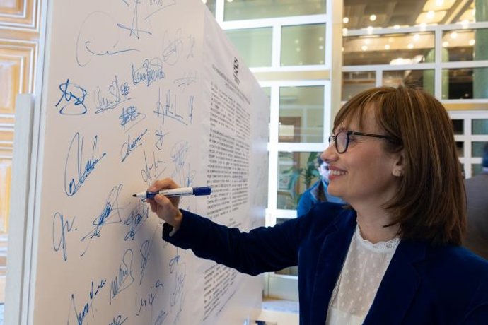 La directora del IAM, María Antoñanzas, durante el acto con motivo del Día Internacional de Eliminación de la Violencia contra la Mujer.