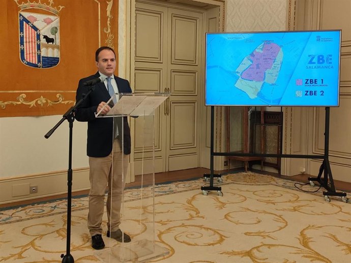 El concejal de Tráfico de Salamanca, Ángel Molina, en la presentación de la Zona de Bajas Emisiones