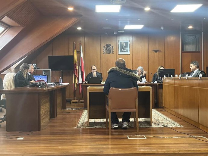 El acusado de mantener relaciones sexuales con una menor de 15 años en su comparecencia en la Audiencia.