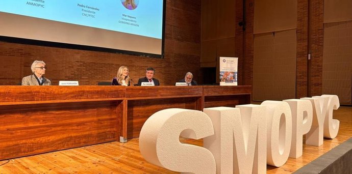 La vicepresidenta del Gobierno de Aragón, Mar Vaquero,  en la inauguración del VI Congreso de Innovación Tecnológica  en Construcción y Maquinaria