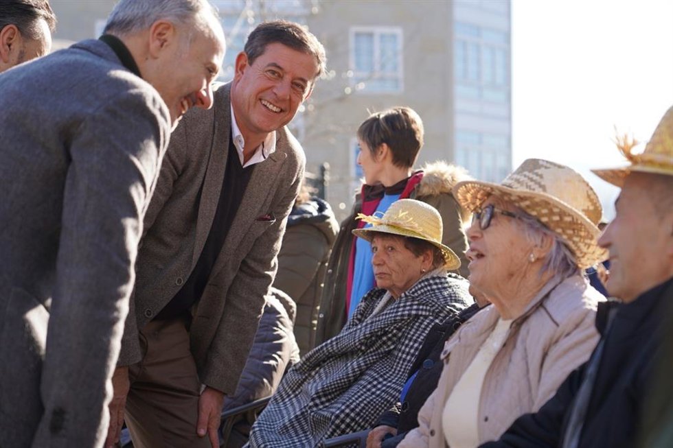 El candidato del PSdeG a la Presidencia de la Xunta, José Ramón Gómez Besteiro, en un acto en Gondomar (Pontevedra)