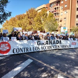 Concentración tras la muerte de un trabajador en Alhendín (Granada).