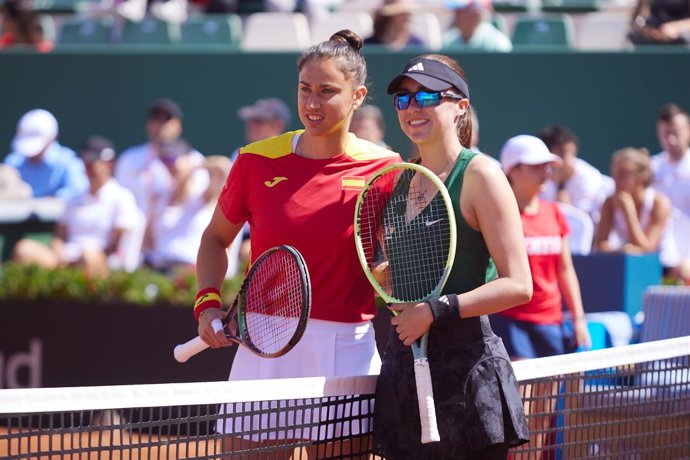 Archivo - Sara Sorribes of Spain and Fernanda Contreras of Mexico, poses during Billie Jean King Cup, tennis match played between Spain and Mexico at Puente Romano on April 14, 2023, in Malaga, Spain.