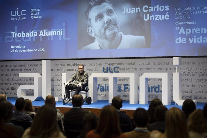 Juan Carlos Unzué ve al deporte como una "ayuda para vivir", en una charla con Alumni de la UIC Barcelona