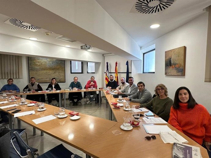 Reunión de la Dirección General de Calidad Agroalimentaria y Producto Local con los jefes de gabinetes de todas las consellerias.