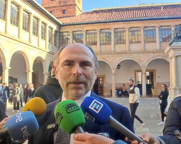 El rector de la Universidad de Oviedo, Ignacio Villaverde.