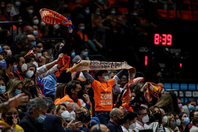 Archivo - Aficionados del Valencia Basket en la Copa de la Reina. 
