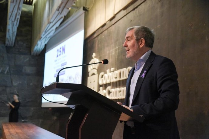 El presidente de Canarias, Fernando Clavijo, en el acto institucional celebrado con motivo del 25 de noviembre, Día para la Eliminación de la Violencia contra las Mujeres