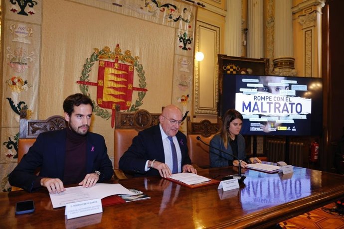 Acto institucional contra la violencia de género con motivo del 25N en Valladolid