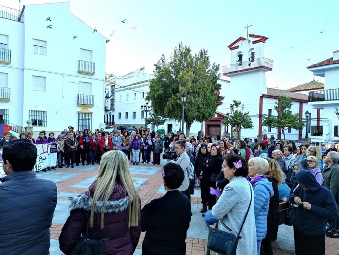 Concentración contra la violencia de género en Olvera.