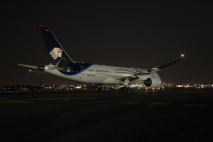 Archivo - 18 April 2020, Mexico, Mexico City: An Aeromexico flight AM 9849 PVG-MEX