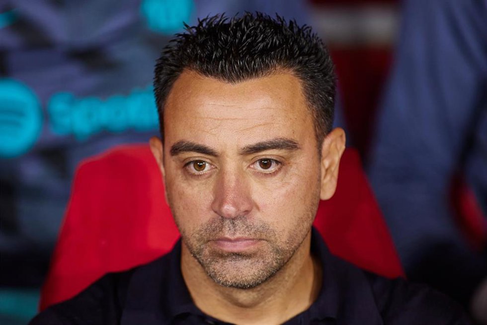 Archivo - Xavi Hernandez, head coach of FC Barcelona, looks on during the Spanish league, La Liga EA Sports, football match played between Granada CF and FC Barcelona at Los Carmenes stadium on October 8, 2023, in Granada, Spain.