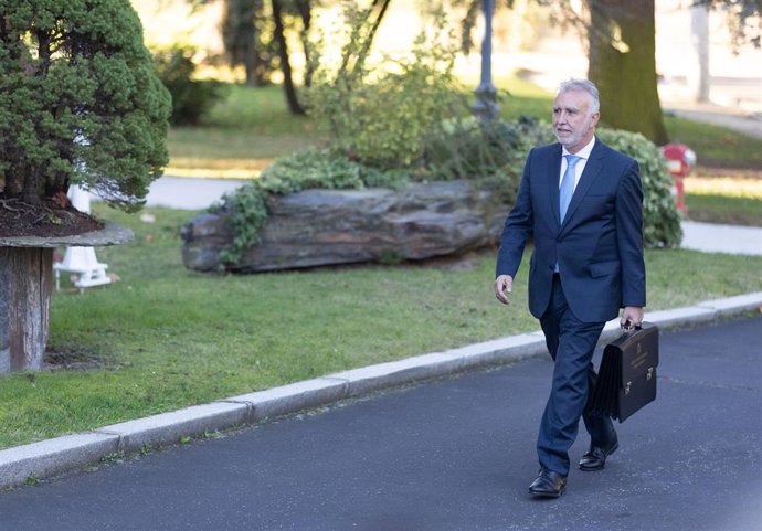 El ministro de Política Territorial y Memoria Democrática, Ángel Víctor Torres, a su llegada a la primera reunión de Consejo de Ministros de la XV legislatura, en el Palacio de la Moncloa, a 22 de noviembre de 2023, en Madrid (España). Los nuevos minist