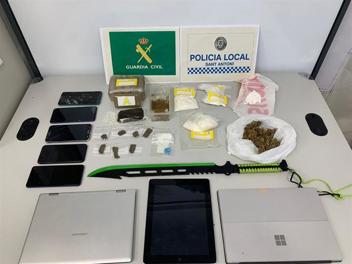 Detenidas cuatro personas en Sant Antoni por tráfico de drogas y receptación.