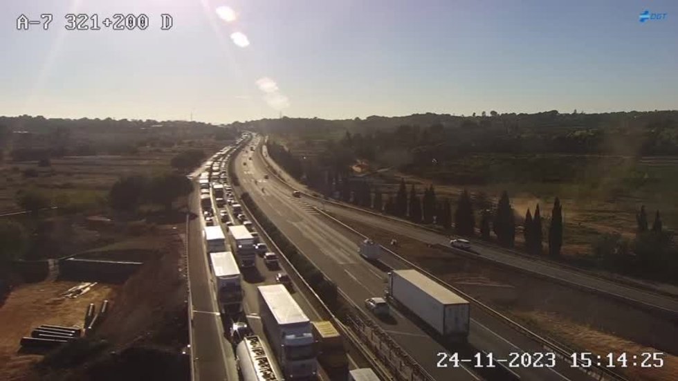 Un accidente obliga a cortar la A-7 a la altura de Bétera y provoca 16 kilómetros de retención