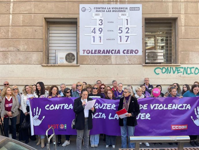 UGT y CCOO en el acto por la erradicación de la violencia contra las mujeres en Almería