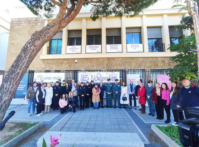 Acto contra la violencia de género en la Subdelegación del Gobierno en Cádiz.