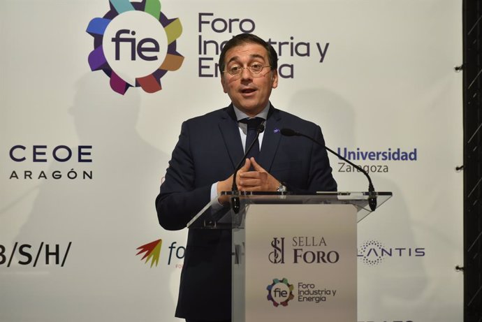 El ministro de Asuntos Exteriores, José Manuel Albares, interviene durante el Foro Industria y Energía, a 24 de noviembre de 2023, en Villanueva de Gállego, Zaragoza, Aragón (España). La I Conferencia Internacional sobre Gestión Energética de la Industria