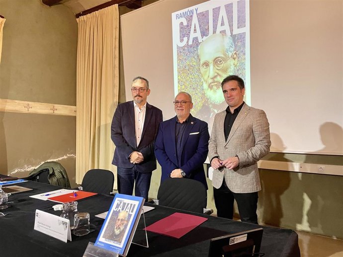 (I-D) Luis Jesús Fernández, Director De La UNED De Tudela, El Consejero Juan Cruz Cigudosa Y El Director General De Comunicación, Miguel Moreno, En La Presentación Del Libro.