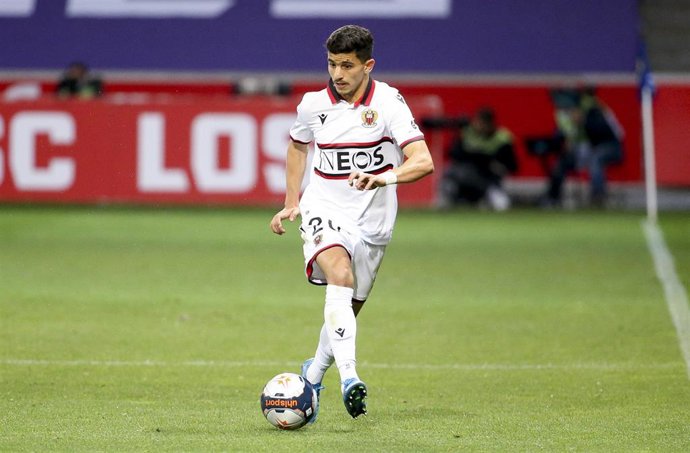 Archivo - Youcef Atal con el Niza