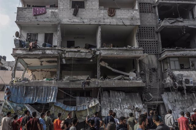 Archivo - Edificio destruido por el Ejército de Israel durante sus bombardeos contra la Franja de Gaza